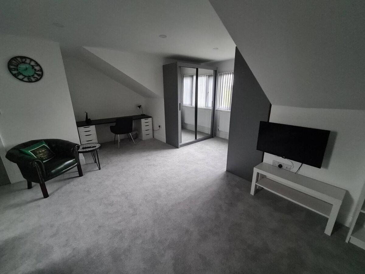 Sav 5 Bed Luxury Detached House In Leicester Humberstone Room photo